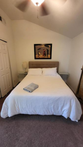 U5 - Welcoming 2-Story 2 BR & 2 BA in DT PHX with pkg